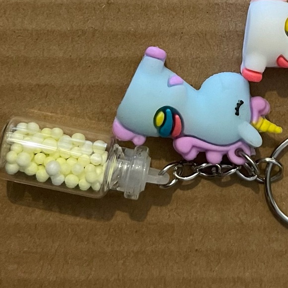 Unicorn lucky tears Keychain - Picture 5 of 5